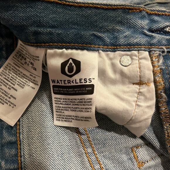 Levi’s Distressed Denim Skirt Size 27/4 Frayed Light Wash Baddie Biker Gothic - Picture 4 of 7